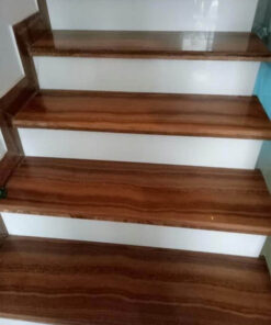 Cầu thang đá hoa cương vân gỗ