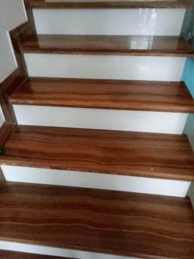 Cầu thang đá hoa cương vân gỗ