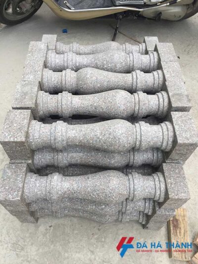 Con tiện đá lan can đá tự nhiên.