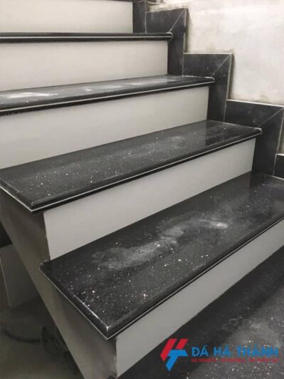 Đá granite màu đen ốp cầu thang giá rẻ