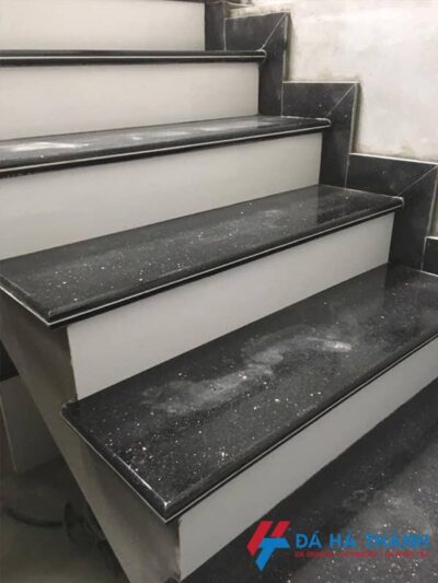 Đá granite màu đen ốp cầu thang giá rẻ
