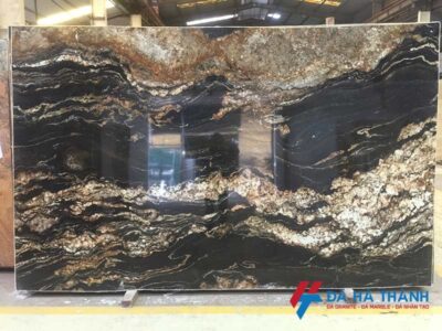 Đá granite đen vân vàng black taurus