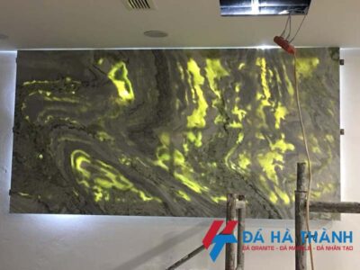 Đá xuyên sáng ốp vách tivi