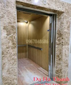 Mặt tiền thang máy ốp đá nâu tây ban nha