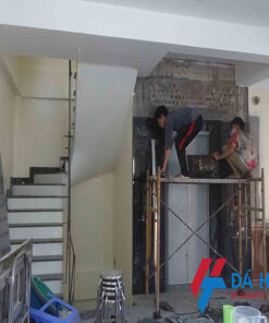 Thi công đá ốp cửa thang máy gia đình