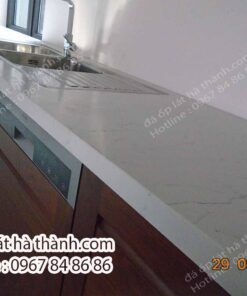 đá nhân tạo trắng ốp bếp