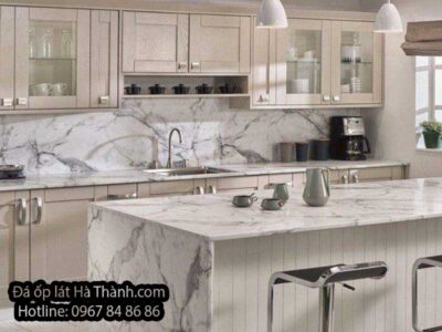 da-nhan-tao-vicostone-op-bep-mau-trang-van
