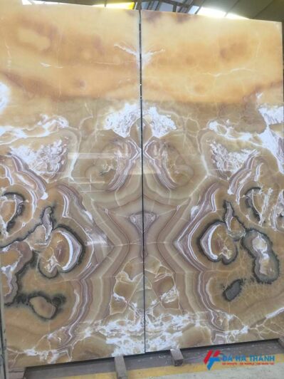 Tranh đá onyx ốp tường phòng khách